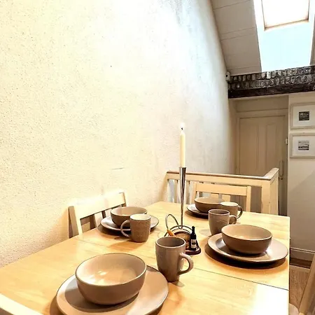 & Stylish Townhouse 골웨이
